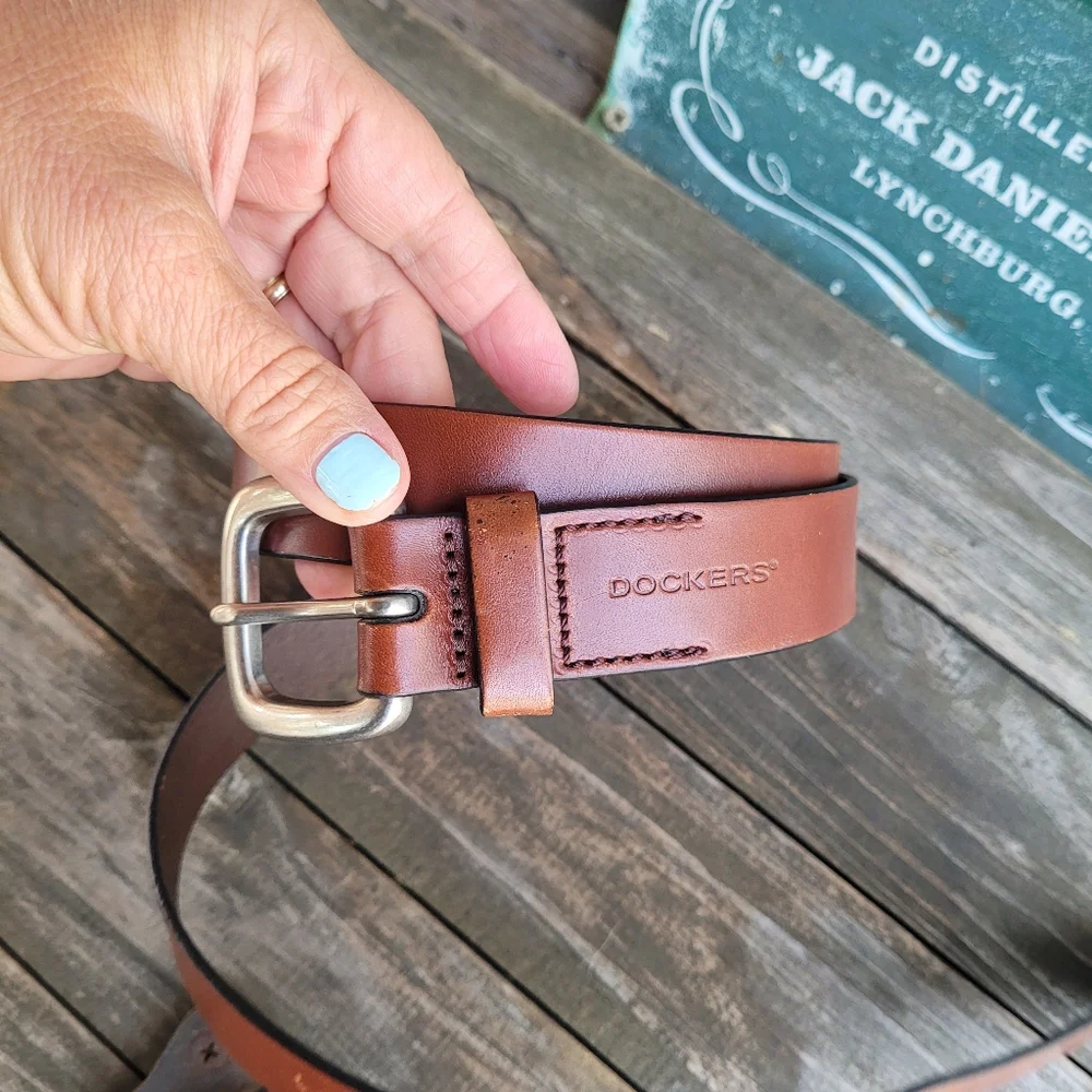 Dockers brown leather belt, silver buckle, lg unisex